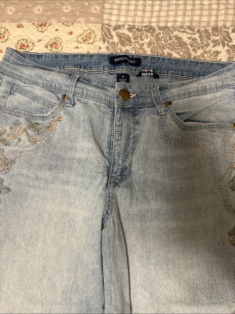 Bandolino Light Blue Embroidered cropped Jeans